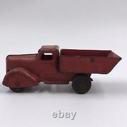 Wyandotte Red Pressed Steel Dump Truck 6 in Long Toy Car with Dumping Bed VTG 30's